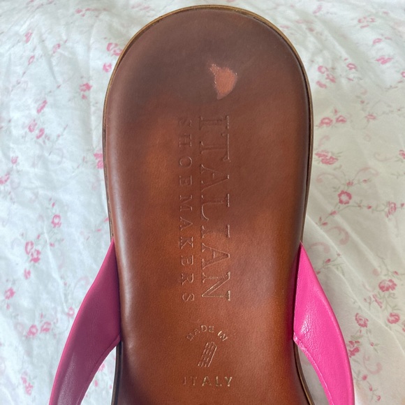 Beautiful woman’s pink ItalianShoemakers flipflop. - Picture 5 of 5